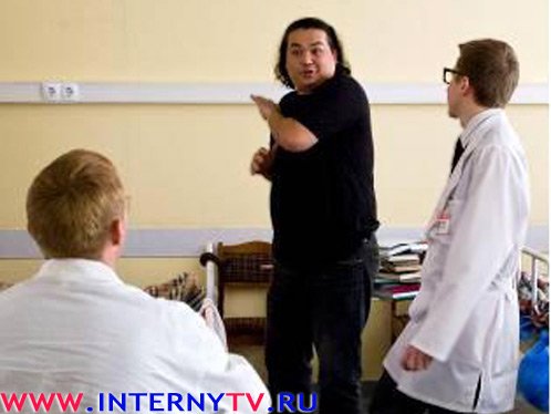 Вячеслав Дусмухаметов активно помогал актерам вжиться в роль.