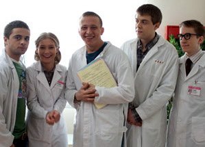 На съемках &laquo;Интернов&raquo; актеры превратились во врачей